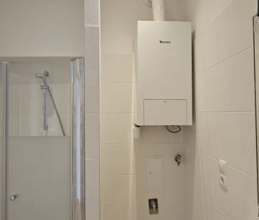 ERSTBEZUG NACH KOMPLETTSANIERUNG - ALTBAUWOHNUNG IN DER SCHUMANNGASSE - Foto 2