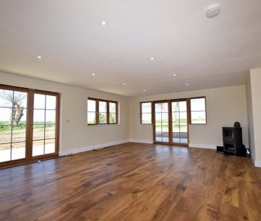 3 bedroom detached house to rent - Photo 4
