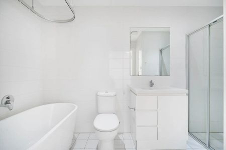 Light-filled, modern apartment located in the heart of Burwood - Photo 5