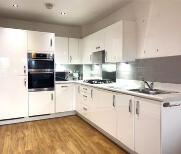 1 bed Upper Floor Flat for rent - Photo 4