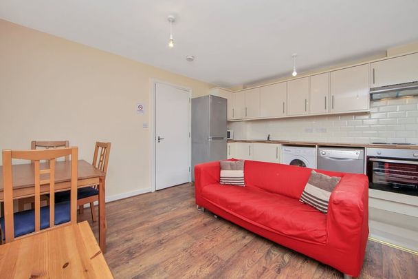 5 Bed Terraced House, Cyclops Mews, E14 - Photo 1