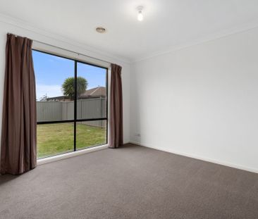 24 Macquarie Close, Delacombe - Photo 4