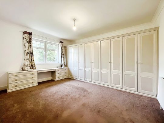 6 bed detached house to rent in Bulstrode Way, Gerrards Cross, SL9 - Photo 1