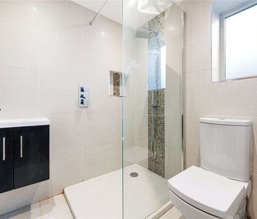 Exceptional contemporary home set within private gardens on one of ... - Photo 2