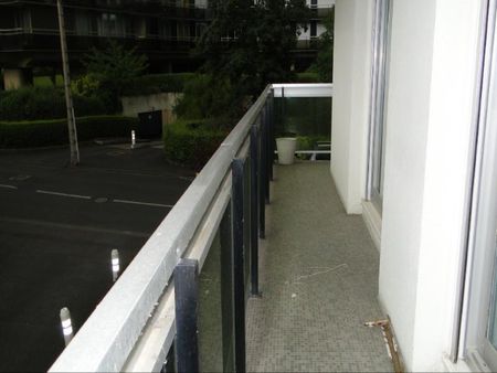 Location Appartement 4 pièces 79m² CHAMALIERES 63400 - Photo 3
