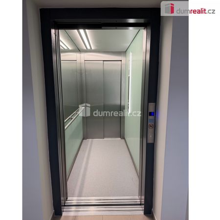 Pronájem bytu 2+kk 48 m², Rolavská 637, Karlovy Vary - Fotografie 3