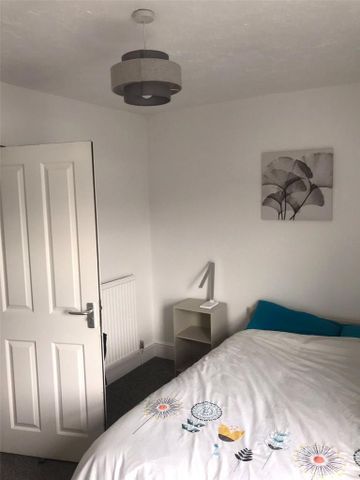 4 bedroom terraced house to rent - Photo 5