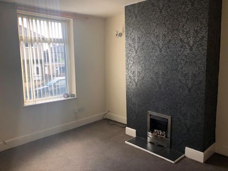 2 bedroom end of terrace house to rent - Photo 3