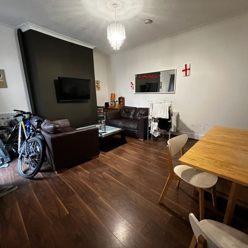 Room in a Shared House, New Barton St, M6 - Photo 1