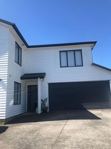 Spacious 4BR Family Haven in Pakuranga - Photo 2