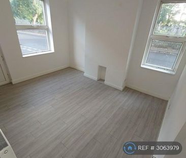2 bedroom end of terrace house to rent - Photo 1