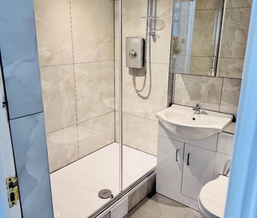 1 bedroom in a flat share to rent - Photo 5