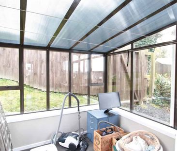 Super Sunny in Kew - Photo 5