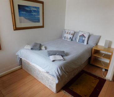 4 bedroom terraced house to rent - Photo 5