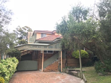 Conveniently Located 5 Bedroom Family Home With Amazing Views - Photo 4