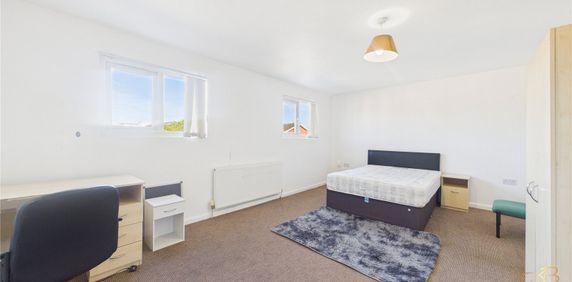 Room 12 - Photo 2