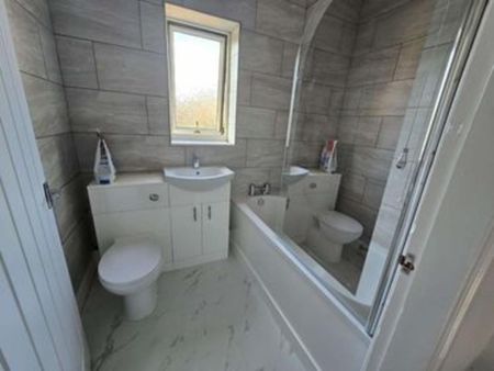 2 bedroom terraced house to rent - Photo 2