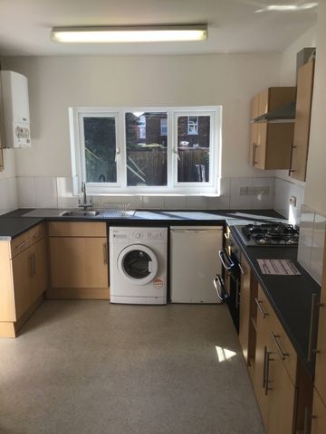 Prime 5 Double Bed Student House on Osborne Road - Photo 4