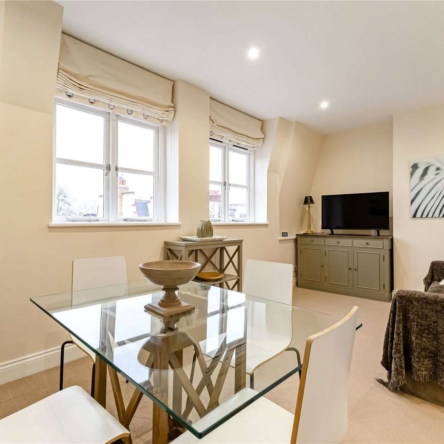 A beautifully presented one bedroom flat situated in a highly desirable part of Fulham - Photo 1