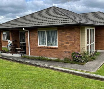 Spacious Family Retreat – Modern Living in a P... - Photo 2