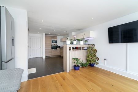 5 Bed Terraced House, St. Augustines Avenue, CR2 - Photo 4