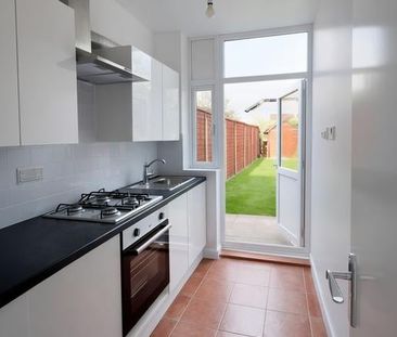 4 Bed Semi-Detached House, Westway, W12 - Photo 4