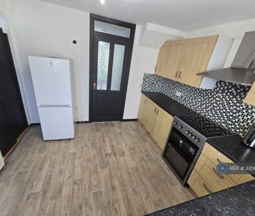 3 bedroom terraced house to rent - Photo 6