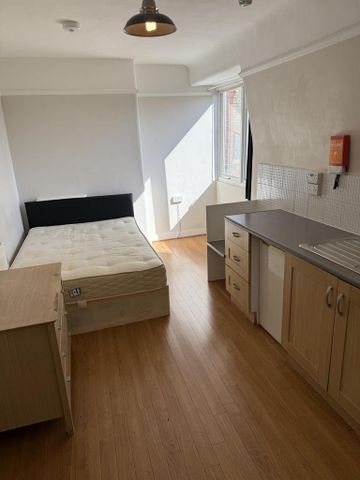 Studio to rent - Photo 2