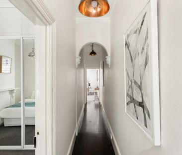 Classic worker's terrace with rear lane access to parking - Photo 1