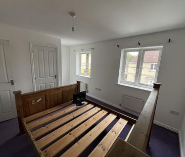 3 bedroom end of terrace house to rent - Photo 3