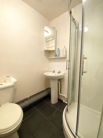 4 bedroom terraced house to rent - Photo 2