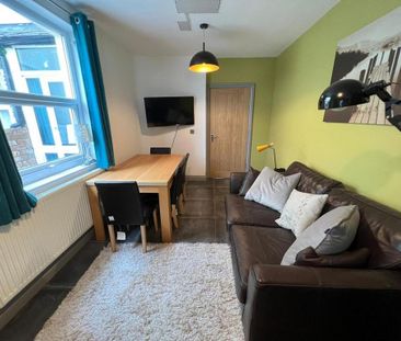 5 bedroom terraced house to rent - Photo 4