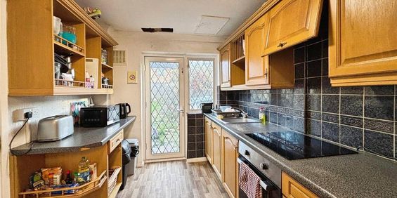 1 bedroom in a house share to rent - Photo 3