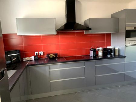 Location Appartement 3 pièces 70m² MARTIGUES 13500 - Photo 5