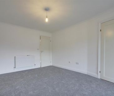 4 bedroom semi-detached house to rent - Photo 2
