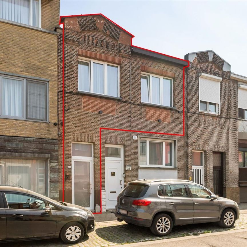 VOLLEDIG GERENOVEERD HUIS MET 3 SLPKS EN TUIN - Photo 1