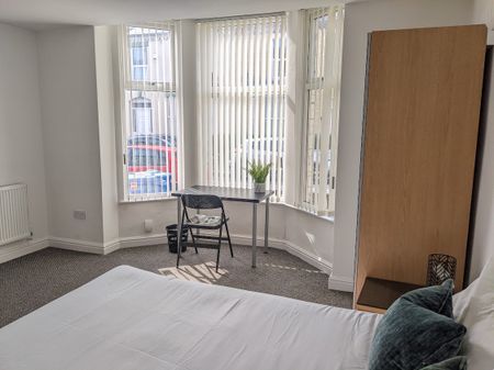 8 Bed Terraced House, Kenmare Road, L15 - Photo 3