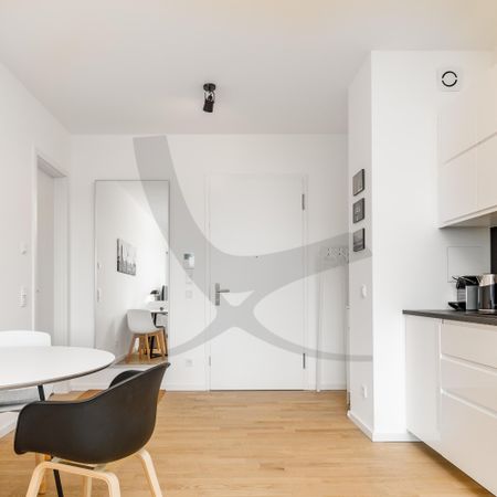 Modern Urban Life - Photo 4