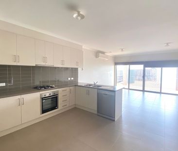 Pristine 3 bedroom home - Photo 5