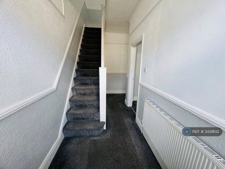 3 bedroom terraced house to rent - Photo 5