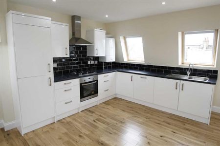 4 bedroom maisonette to rent - Photo 2