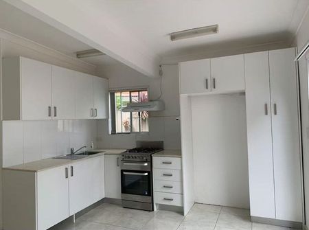 Single Bedroom Residence For Lease Now! - Photo 2