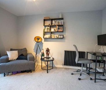 Griffin Lane, Solihull, B90 - Photo 1