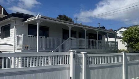 Looking for a home with great street appeal? - Photo 2