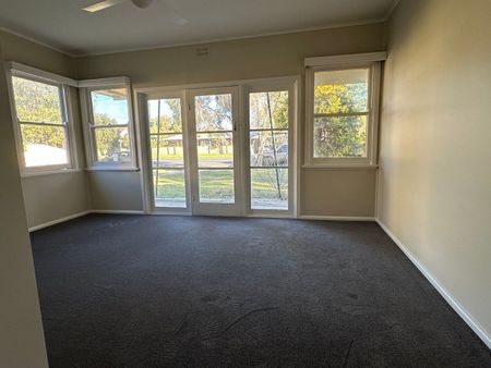 Ray White Forbes - 02 68511411 - Photo 3