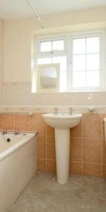 Kingfisher Drive, Staines-upon-thames, TW18 - Photo 3