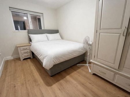 302 College Court Central, Belfast, BT1 6BZ - Photo 2