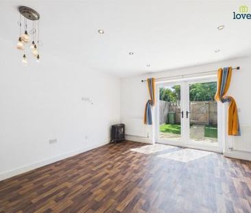 3 bedroom Terraced House To Let - Photo 3