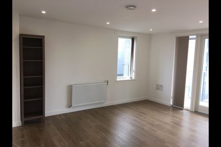 3 Bed Flat, Equinox Square, E14 - Photo 2