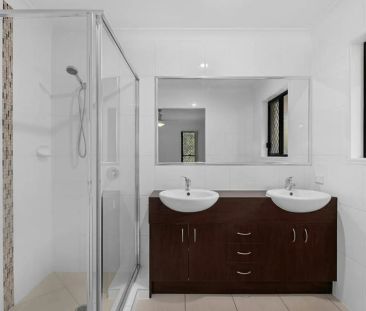 Three Living Areas - Photo 3